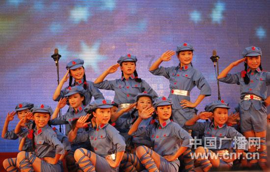 人参是一种植物，采参人为何却要准备红绳、铜钱一应工具？游戏画面